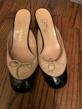 Vintage CHANEL Beige and Black Two-Tone Leather Bow Mules